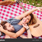 “Under the Open Sky: Tips for a Memorable Picnic Date Experience”